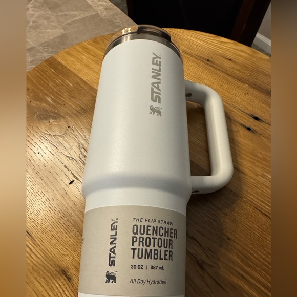 THE QUENCHER PROTOUR FLIP STRAW TUMBLER 30 OZ - Picture 4 of 8